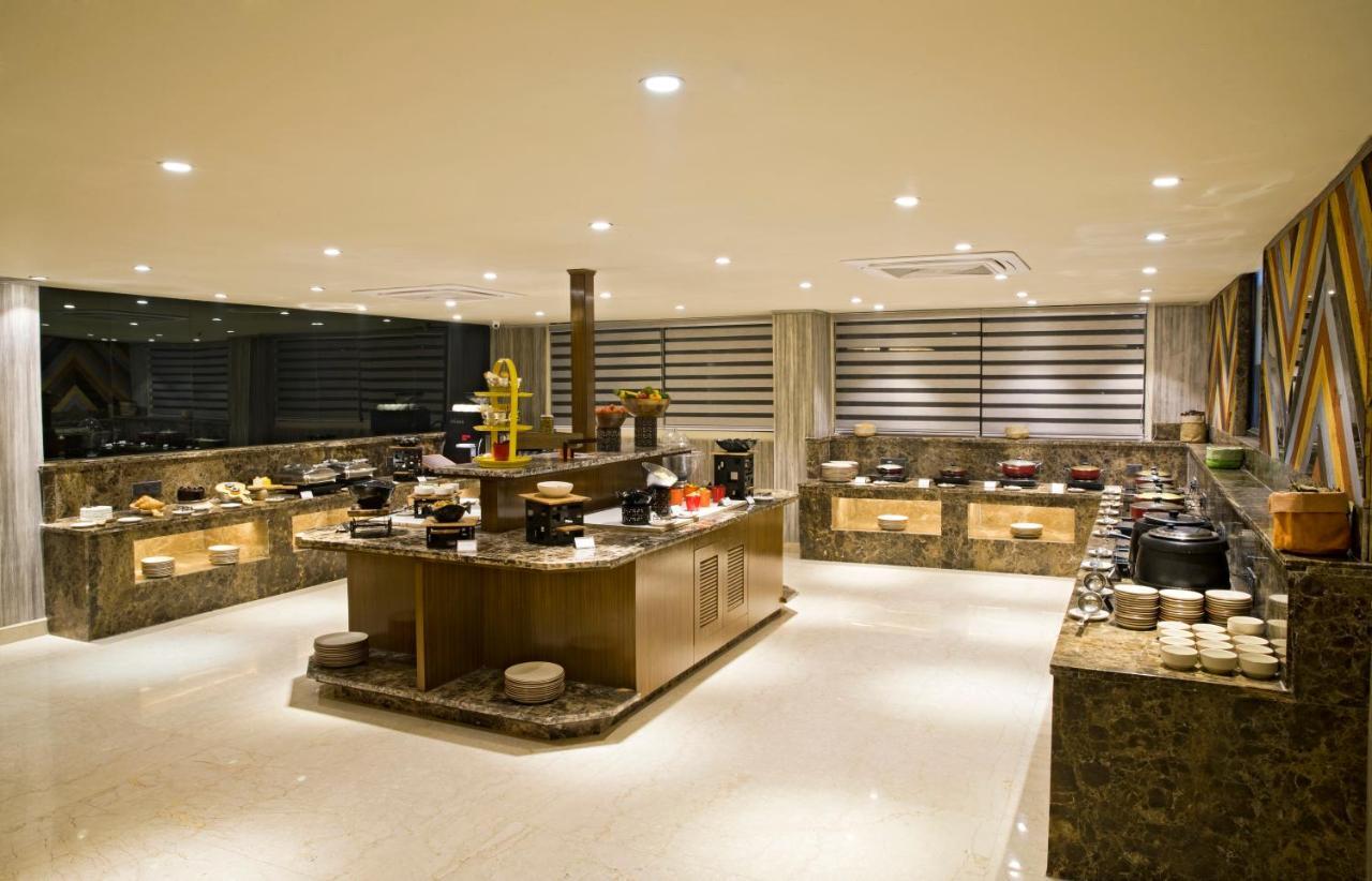 Regenta Central Noida, Sector 49 ภายนอก รูปภาพ